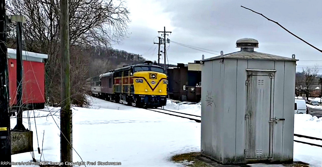 CVSR 6771trails on the northbound journey.